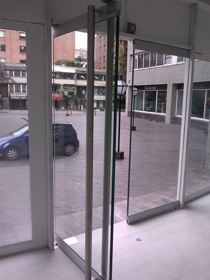 Puerta en cristal blindado